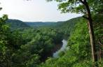Vista do Green River durante caminhada no Mammoth Cave National park, em Kentucky, nos Estados Unidos